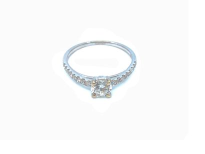 BAGUE en or gris 750° ornée d'un diamant...