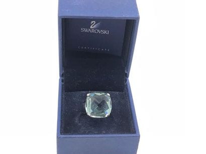 SWAROVSKI
BAGUE jonc en métal argenté ornée...