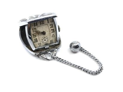 MONTRE réveil de poche en métal argenté 
Dans...