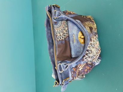 DESIGUAL
Sac en tissu à décor de dragon