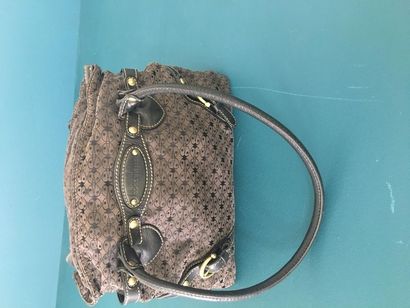 COCCINELLE 
Sac à main anse en cuir