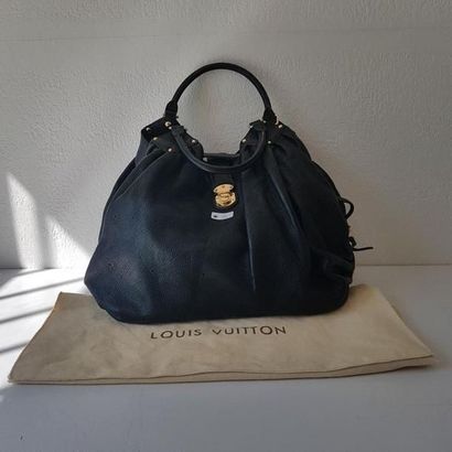 Louis VUITTON
Sac cabas à l'épaule Mahina...