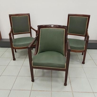 MOBILIER DE SALON comprenant : 
- Paire de...