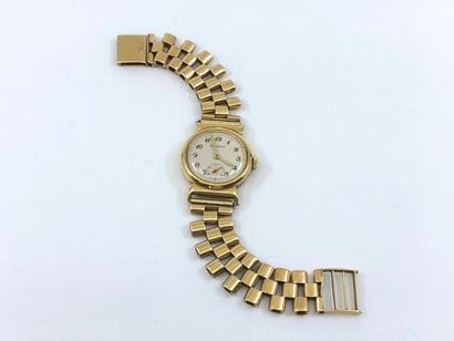 MOVADO 
Montre bracelet en or jaune 750°
Mouvement...