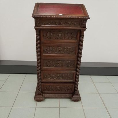 MEUBLE de notaire 
en chêne mouluré et sculpté...