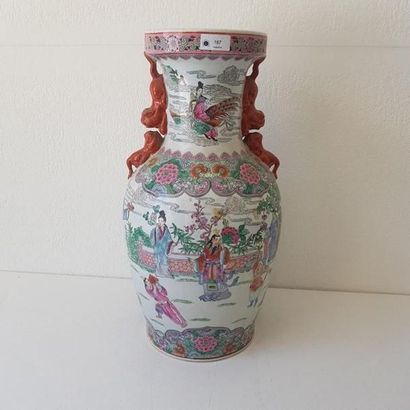 CHINE CANTON XIXème siècle
Vase balustre...