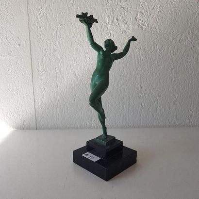 GUERBE 
Sujet en régule représentant une...