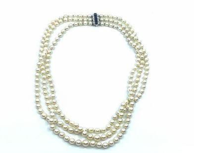 GUBELIN
COLLIER trois rangs de perles de...
