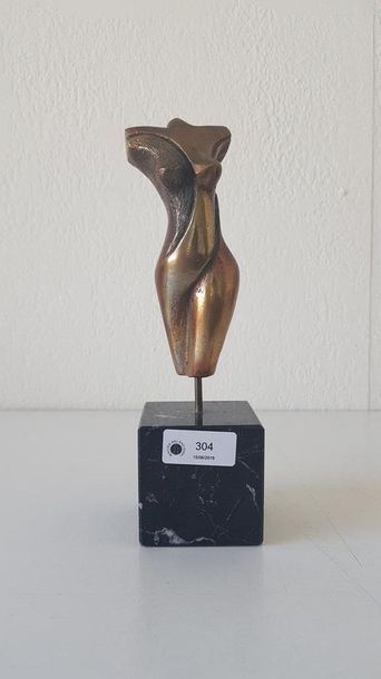 TRAVAIL MODERNE
Sculpture en bronze doré...