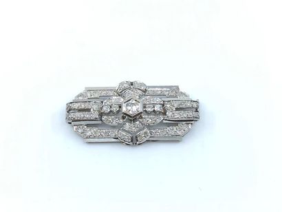 BROCHE à decor géométrique en or gris 750°...