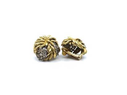 MELLERIO Paire de boucles d'oreille en or...
