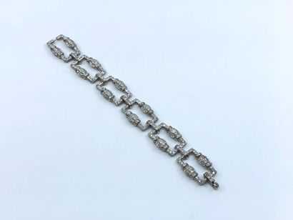 BRACELET 
En platine composé de six maillons...