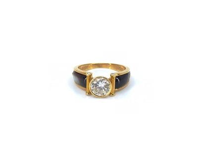 BAGUE en or jaune 750° ornée d'un diamant...