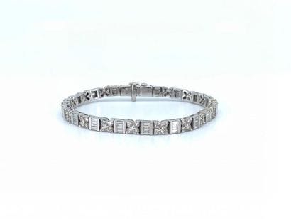 BRACELET
rivière de diamants alternée de...