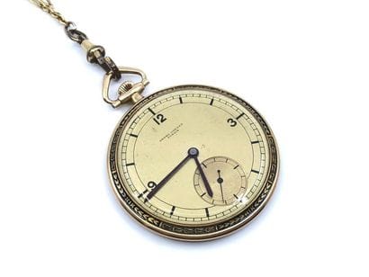 GEORG GOESER
Montre de de smoking en or jaune...