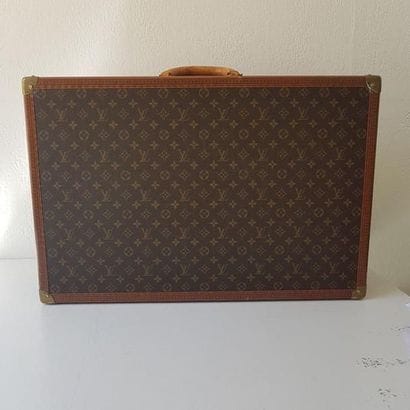 Louis VUITTON-78 Bis Avenue Marceau PARIS...