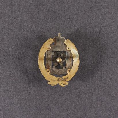 TRICENTENAIRE DES ROMANOV 1913.
Insigne en...