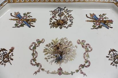 GIEN.

Octagonal tray with two handles on...