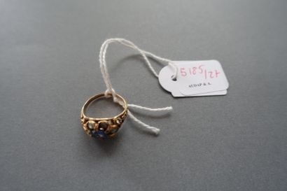 585 thousandths yellow gold ring set with...