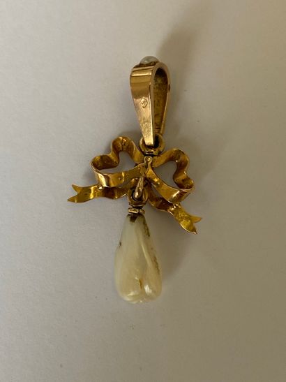 Pendant knot in yellow gold 750 thousandths...