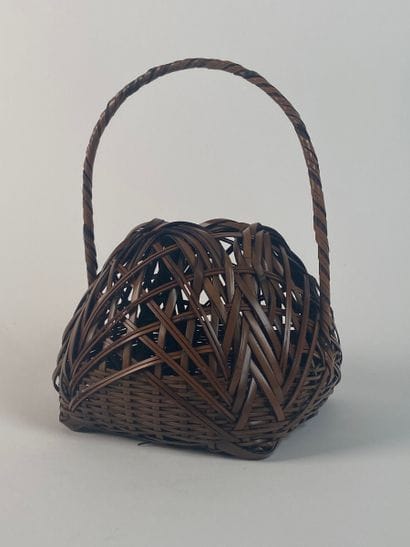 JAPAN - 20th century.

Light bamboo hanakago,...