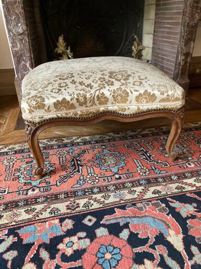 Grand tabouret rectangulaire en hêtre mouluré...