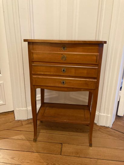 Petite table travailleuse ouvrant par un...