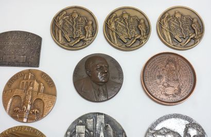 Important set of seventy-five bronze medals,...