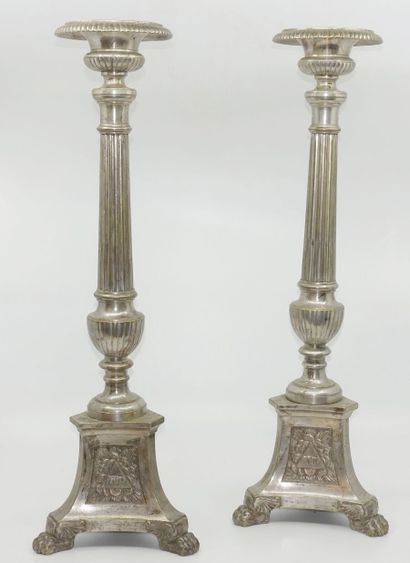 Pair of tripod picks in silver or silver...
