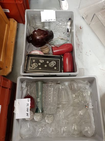 Fort lot de verrerie, vases et céramique...