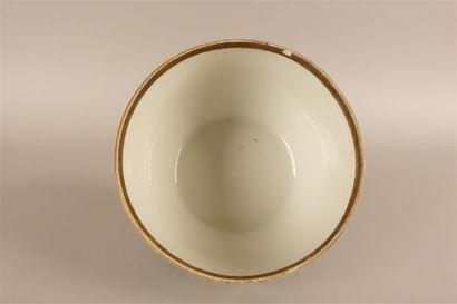 Covered porcelain pot with polychrome decoration...