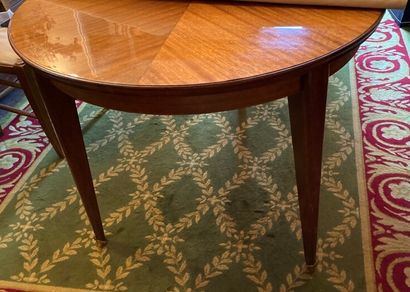 Table de salle à manger en acajou, à deux...