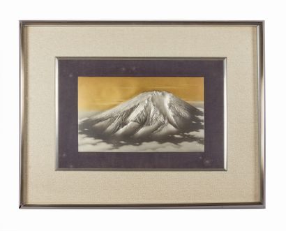 JAPON - XXe siècle.

Tableau en métal doré...