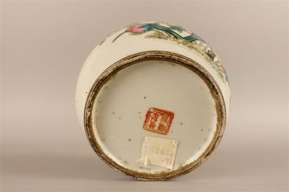 Covered porcelain pot with polychrome decoration...