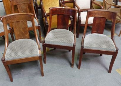 Six chaises gondoles, pieds sabres.

(Accidents,...