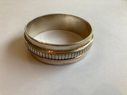 Silver lot comprising:

A kettledrum, a napkin...