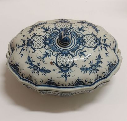 Lot de céramiques diverses, assiettes, soupière,...