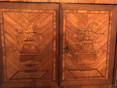 Secrétaire droit en marqueterie à décor d'un...