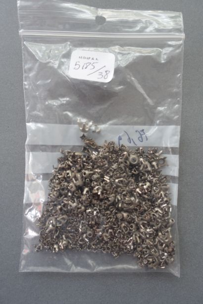 Scrap gold. 

Weight: 76.6 grams.