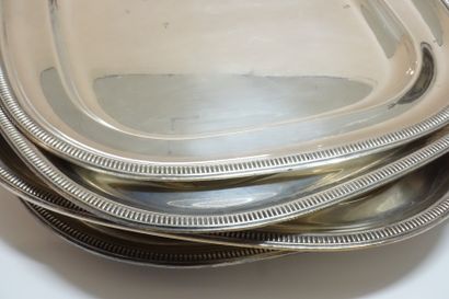 Four quadrangular dishes (sides: 36 cm) and...