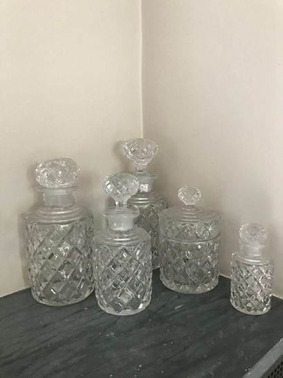 BACCARAT (attributed to).

Toiletry set composed...