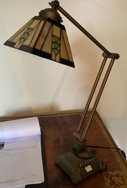 In the taste of TIFFANY.

Tilting metal lamp,...