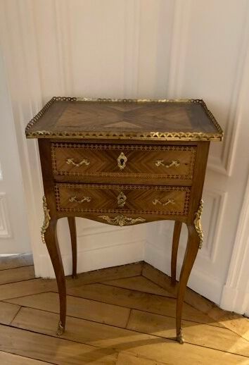 Petite table en marqueterie 