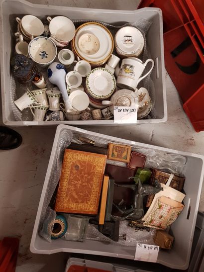 Fort lots d'objets divers : vaisselles, objets...