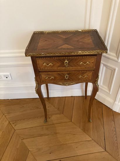 Petite table en marqueterie 