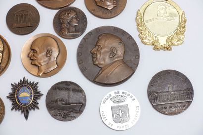 Important set of seventy-five bronze medals,...