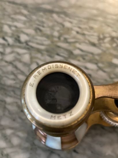 Opera glasses in mother-of-pearl and gilded...