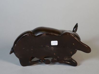 Lying deer in patinated bronze.

Length :...