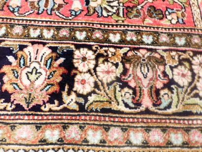 Tapis Ghoum en soie, centre de la Perse,...
