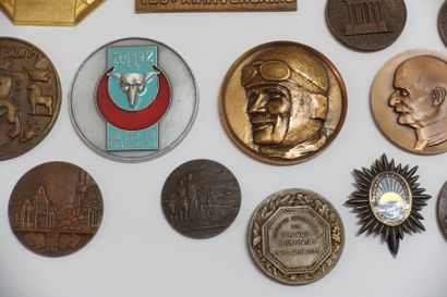 Important set of seventy-five bronze medals,...